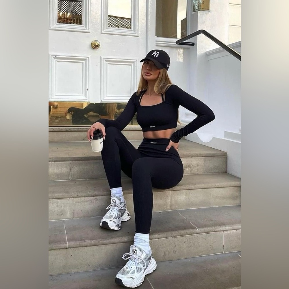 Bo+Tee Black Long Sleeve Crop Top